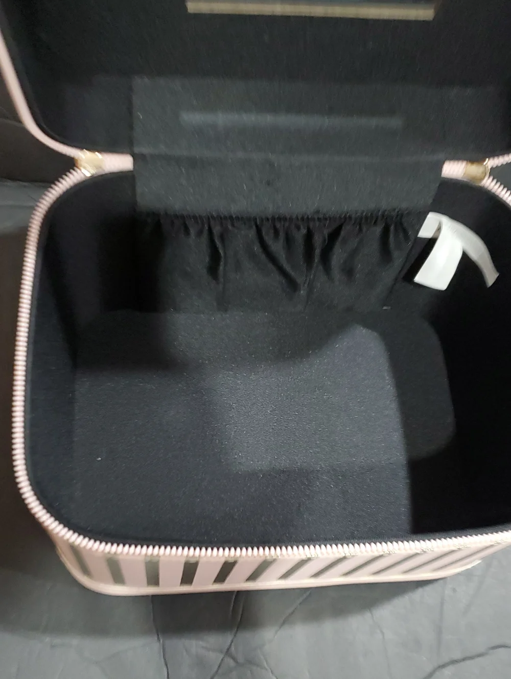 Nicole Miller pink and gold striped large cosmetics beauty hard train case new
